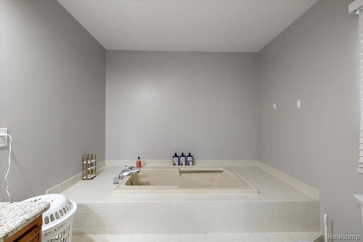 1335 Bembridge Drive Rochester, MI 48307 - Photo 27 of 43