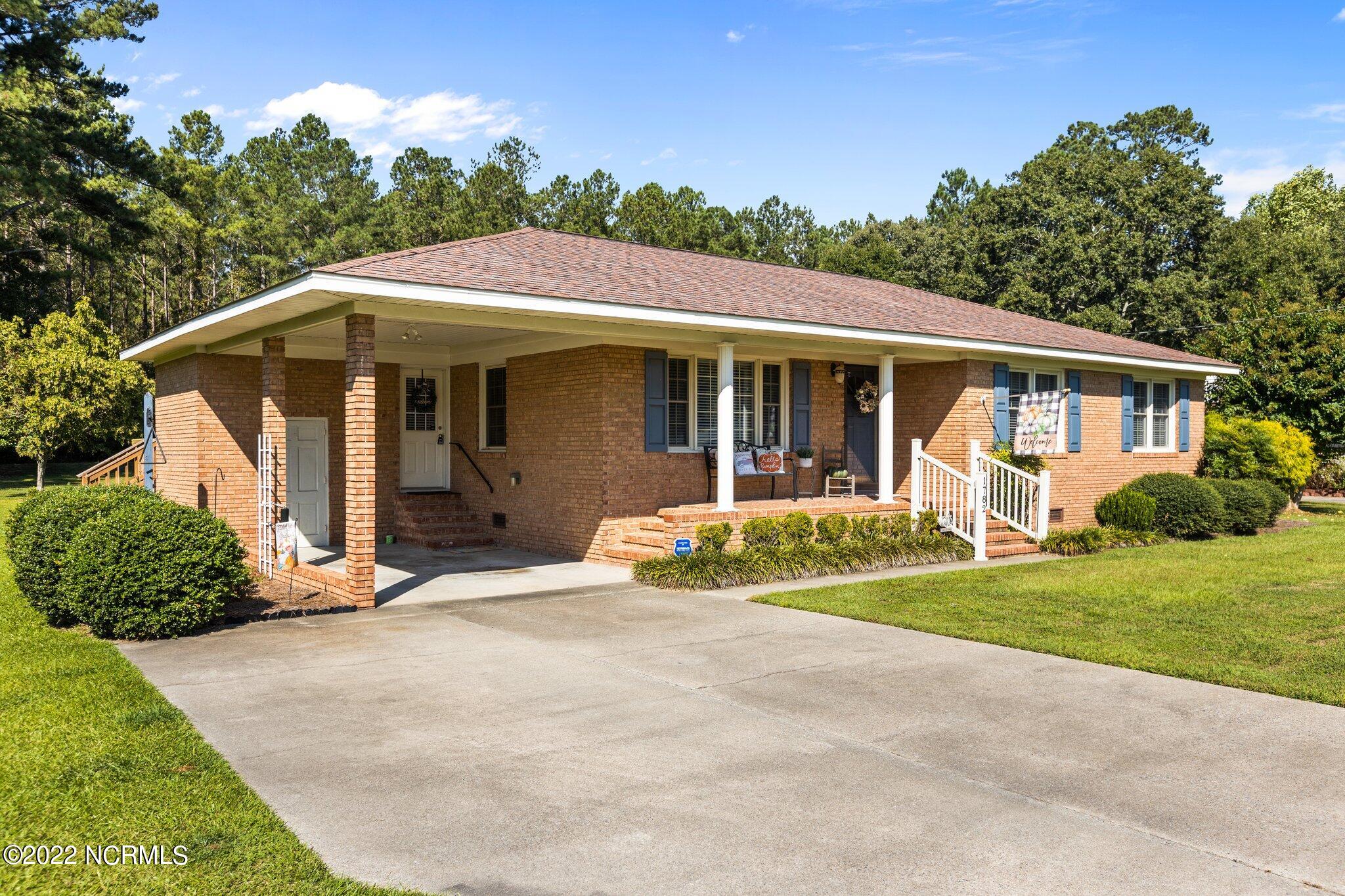 1782 Holly Ridge Road Kinston, NC 28504 - Photo 5 of 32 5-web-or-mls-IMGL7318