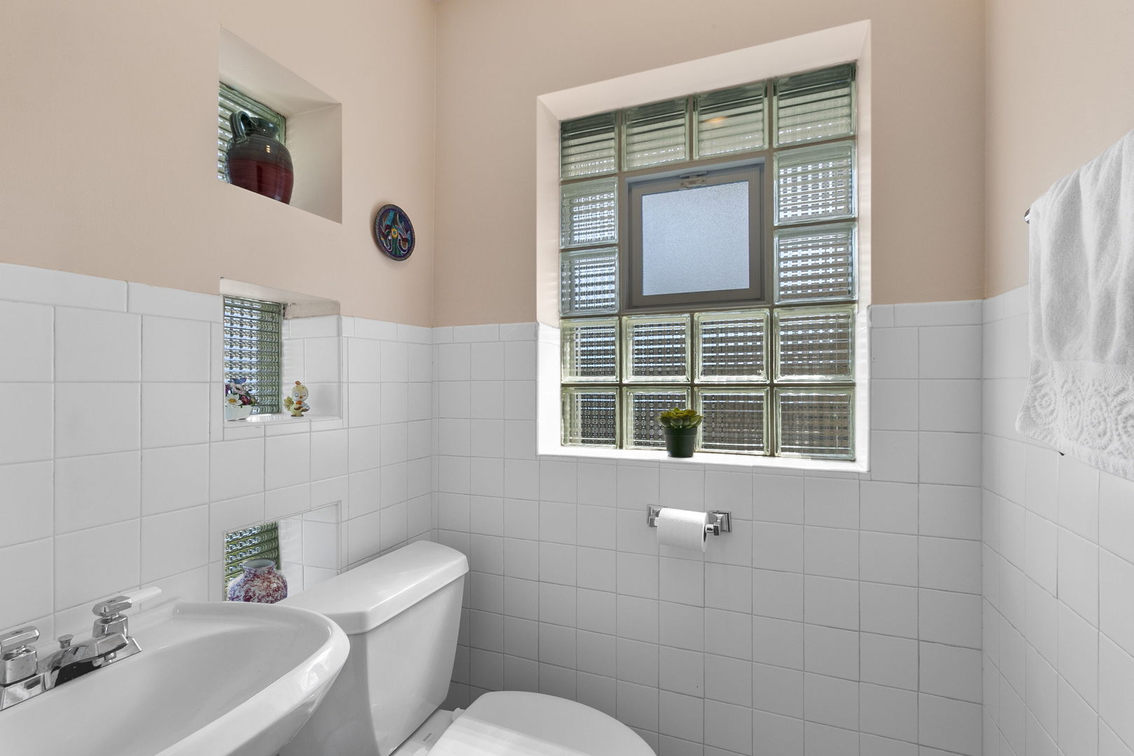 8009 Country Club Lane North Riverside, IL 60546 - Photo 13 of 22 Gallery Image 13