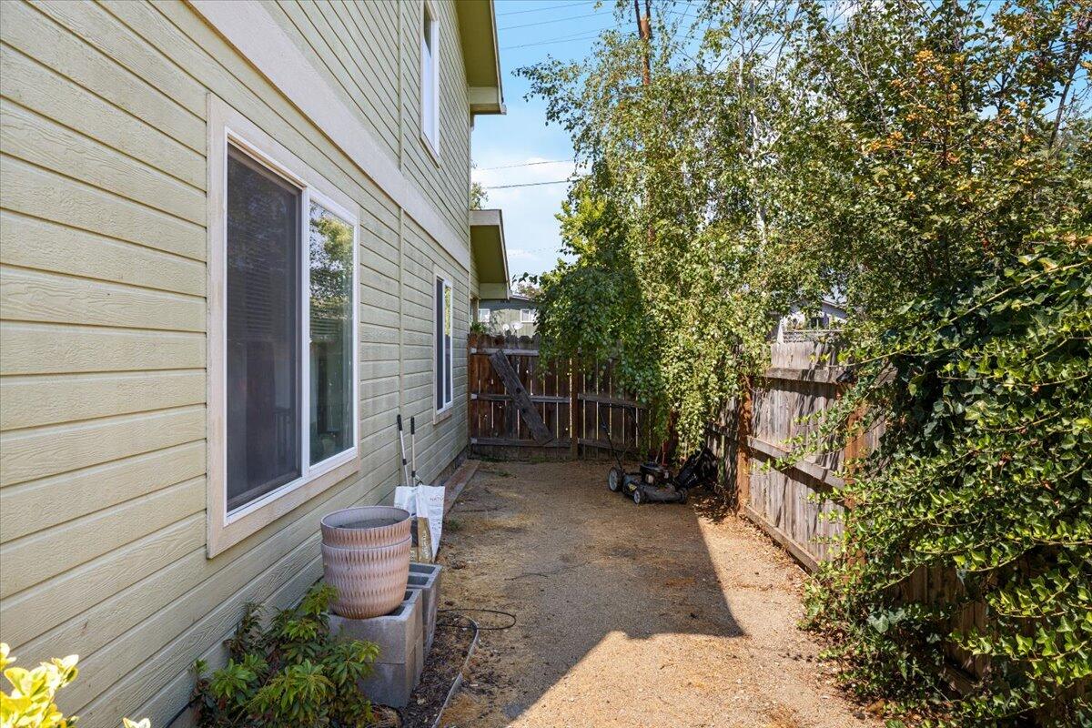 114 Cedar Street Central Point, OR 97502 - Photo 35 of 47 21-CI_2969