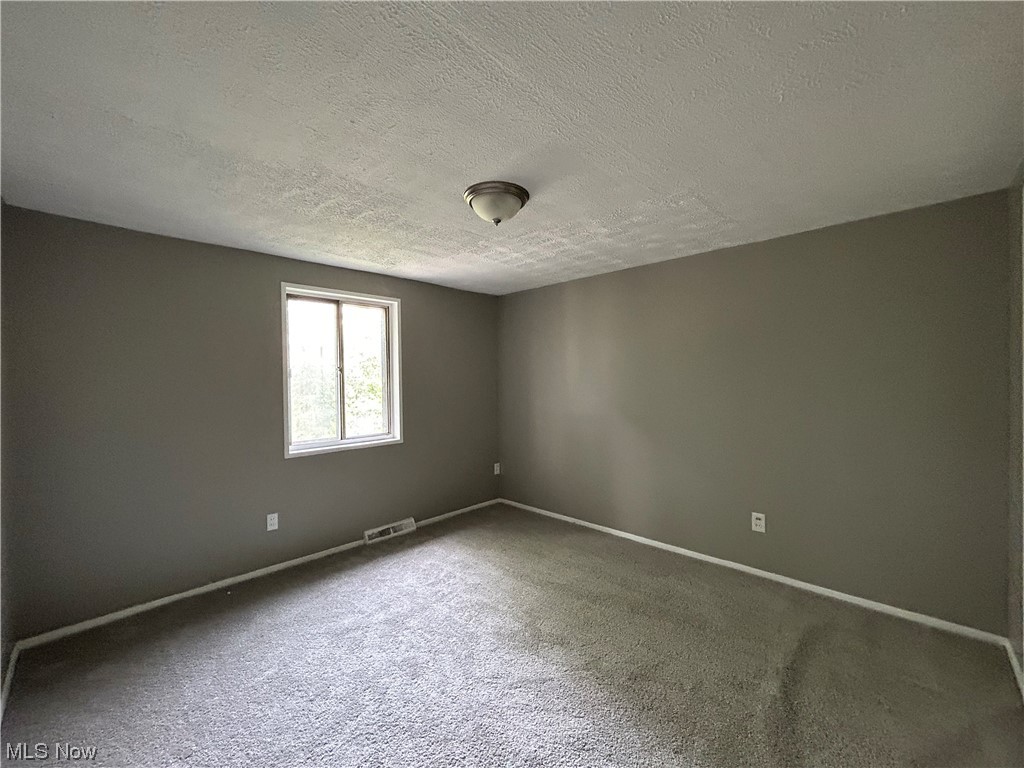 1818 Reyburn Road Cleveland, OH 44112 - Photo 5 of 12