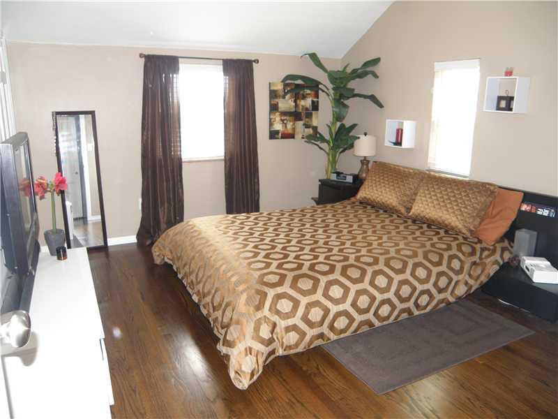 531 Haverhill Road Pittsburgh, PA 15228 - Photo 14 of 25 Master Bedroom.