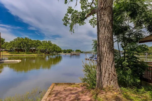 $649,000 | 214 Island Lodges Drive, Buchanan Dam, TX 78609