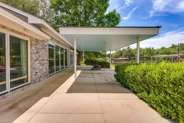 $649,000 | 214 Island Lodges Drive, Buchanan Dam, TX 78609