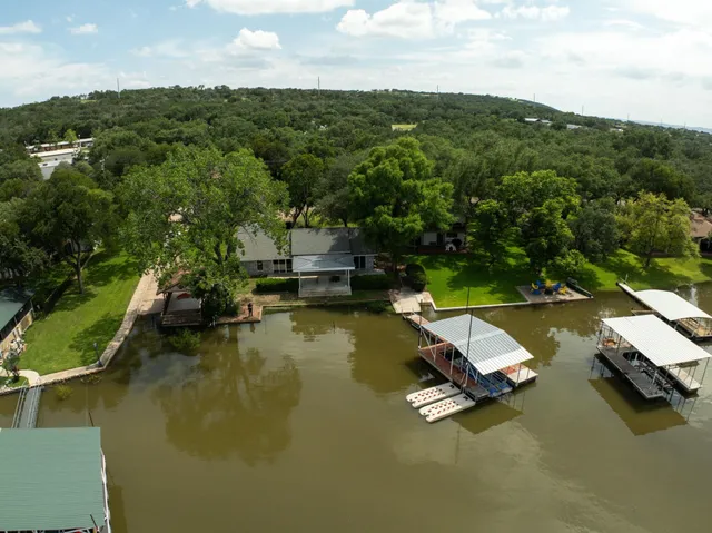 $700,000 | 214 Island Lodges Drive, Buchanan Dam, TX 78609