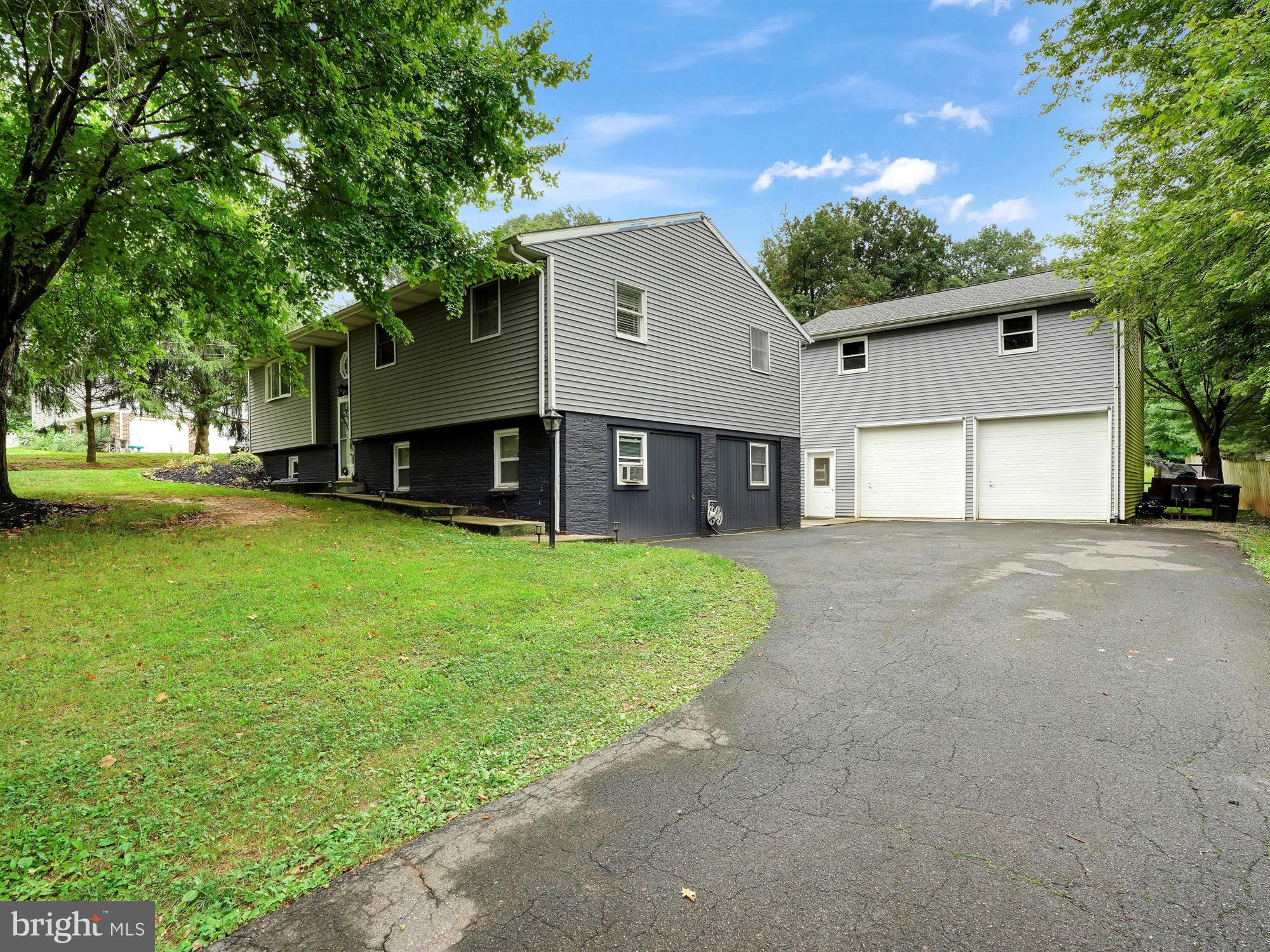 6753 Elizabethtown Road Manheim, PA 17545 - Photo 3 of 30 FRONT SIDE VIEW