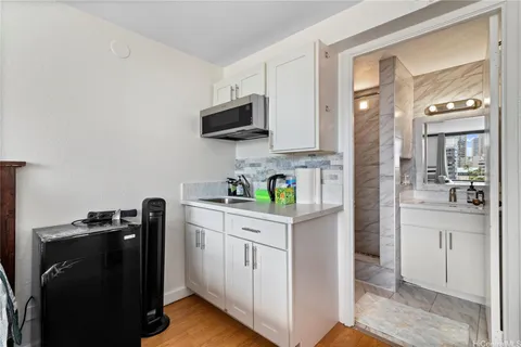 $370,000 | 444 Niu Street, Unit 1007, Honolulu, HI 96815