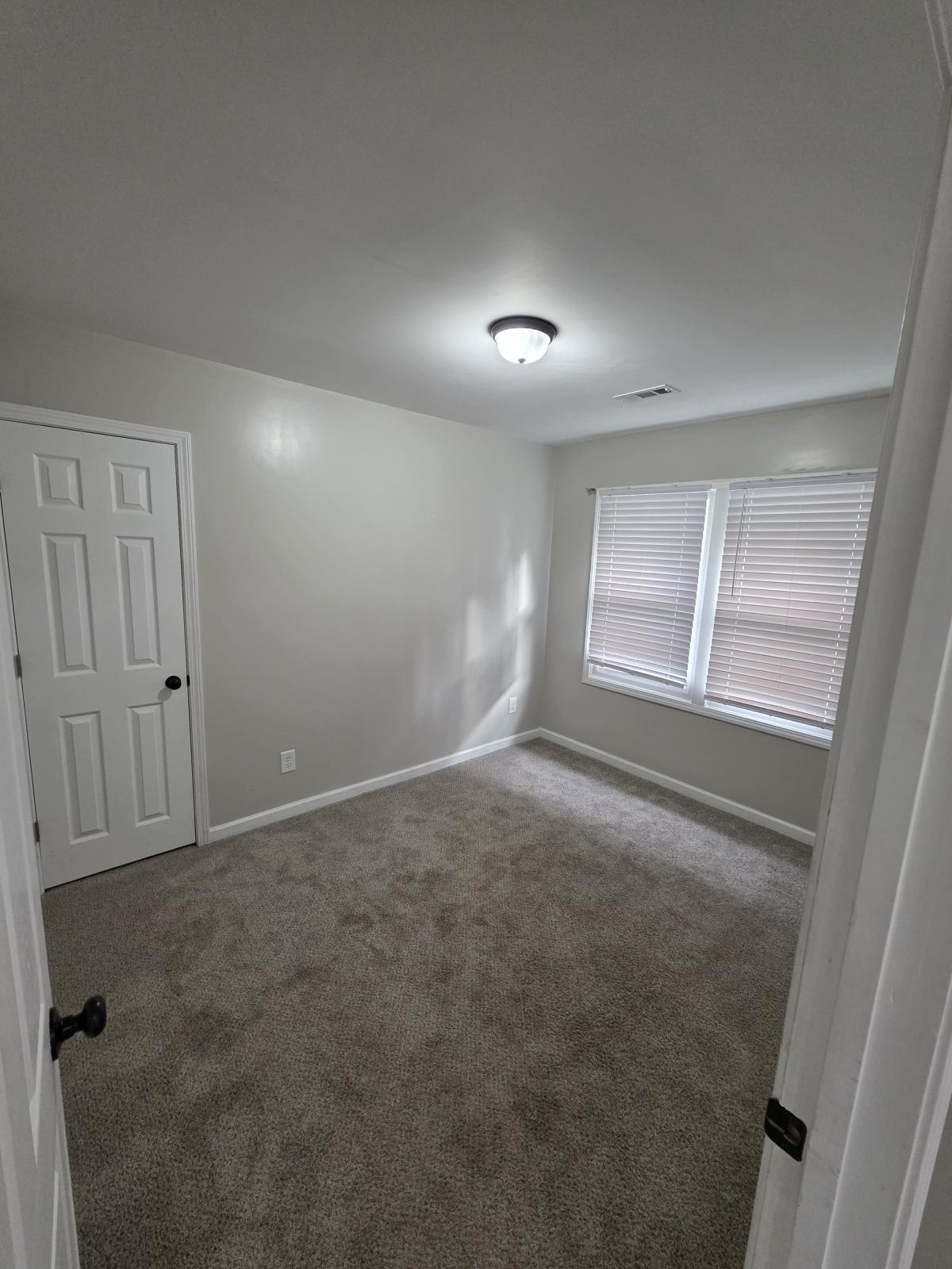 602 Johnson Street Murfreesboro, TN 37130 - Photo 15 of 28 an empty room with windows and closet