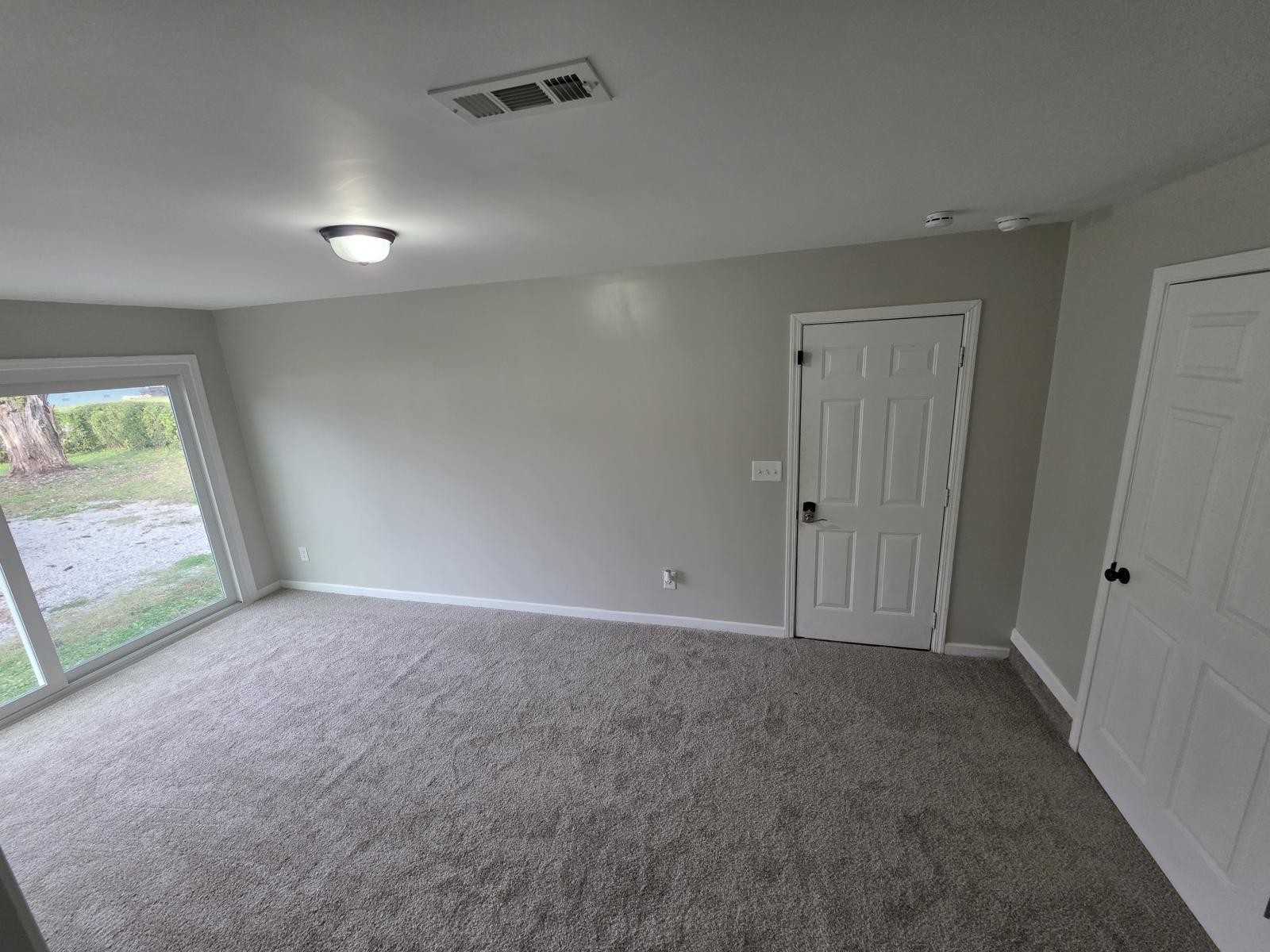 602 Johnson Street Murfreesboro, TN 37130 - Photo 18 of 28 an empty room with windows