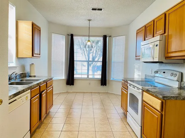 $1,850 | 4337 Park Creek Circle North, Fort Worth, TX 76137