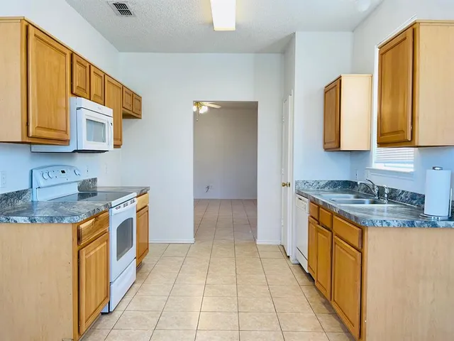 $1,850 | 4337 Park Creek Circle North, Fort Worth, TX 76137