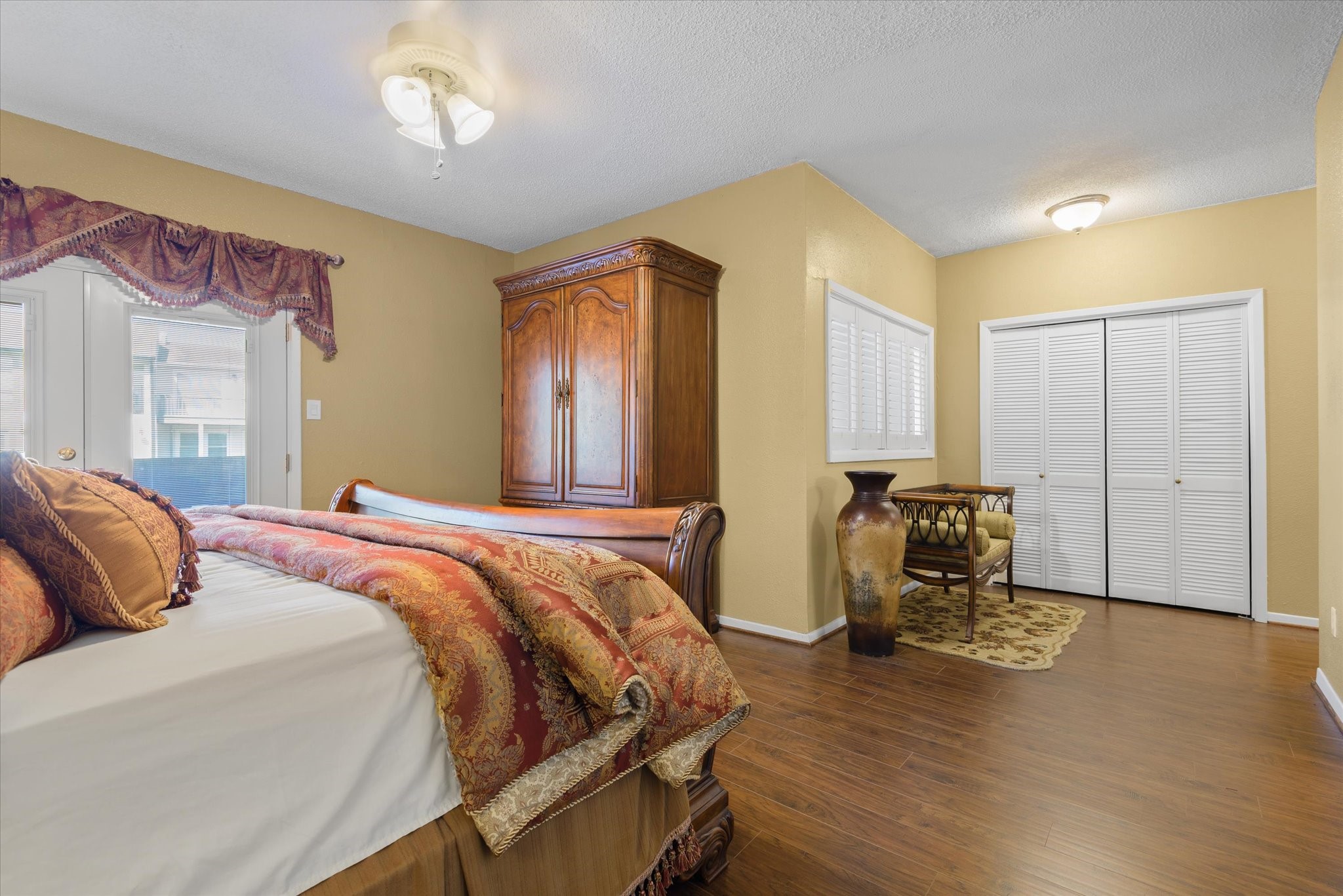 18 Antilles Lane Nassau Bay, TX 77058 - Photo 18 of 44 a bedroom with a bed and wooden floor