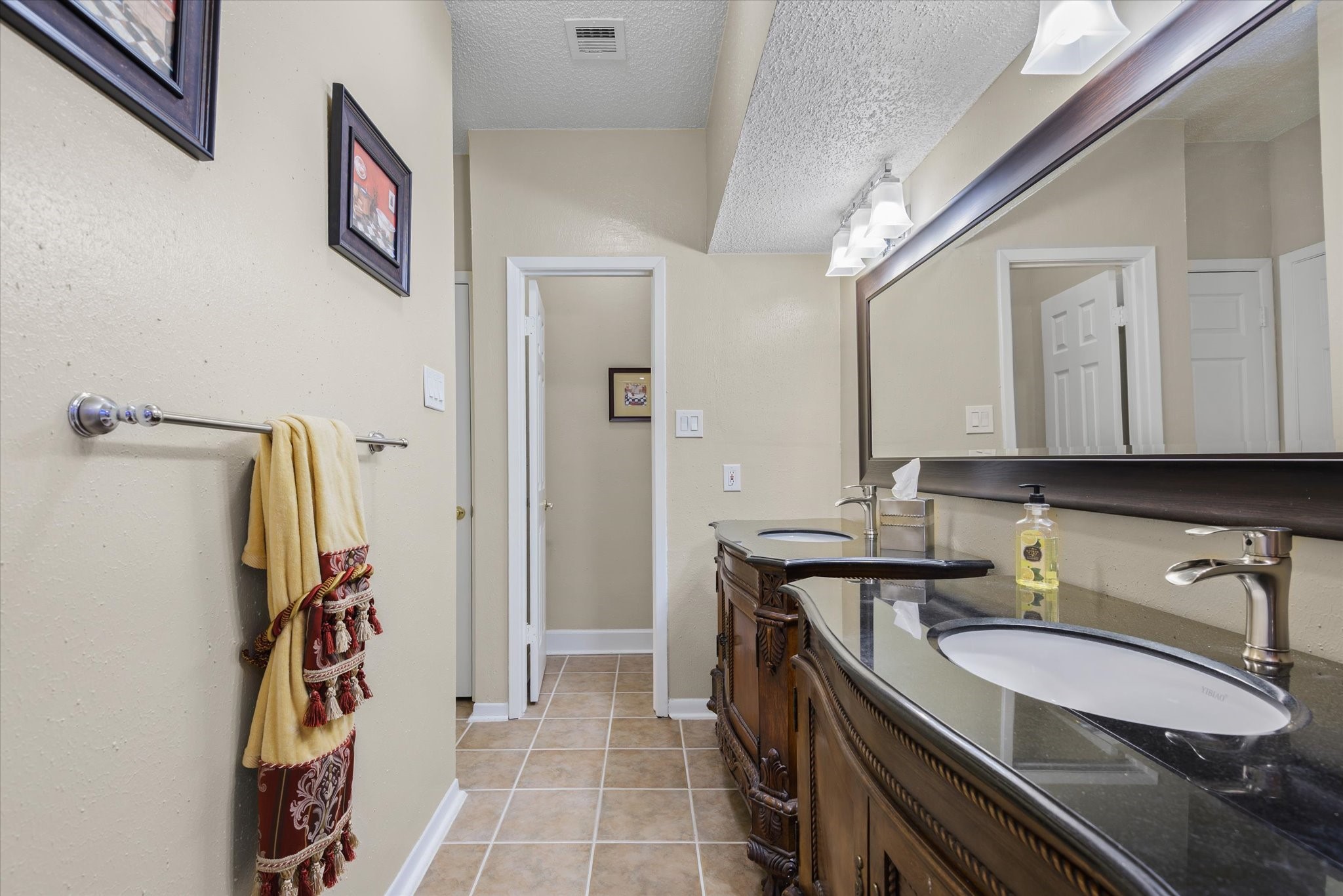 18 Antilles Lane Nassau Bay, TX 77058 - Photo 20 of 44 Primary Bathroom