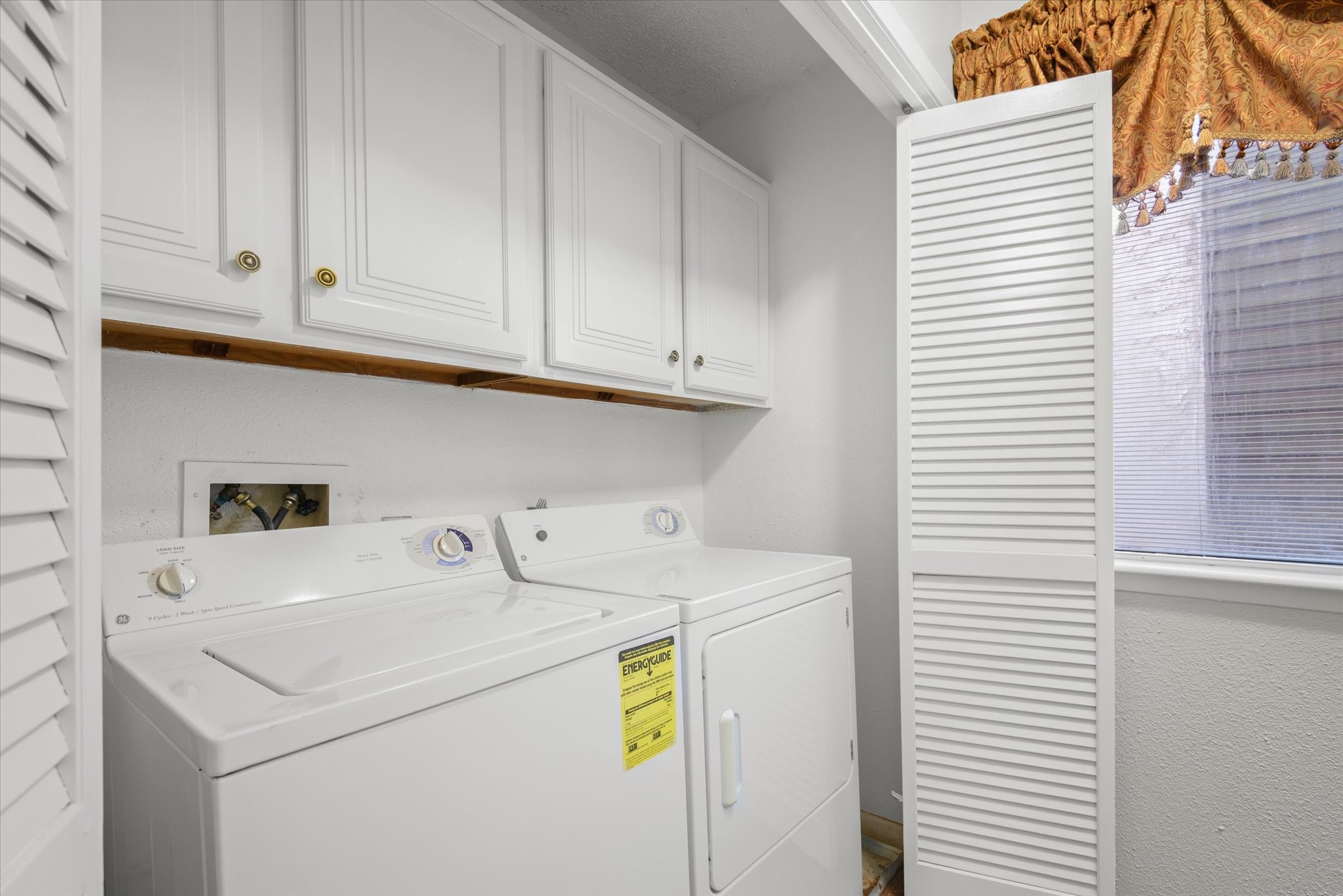 18 Antilles Lane Nassau Bay, TX 77058 - Photo 24 of 44 a utility room with dryer and washer