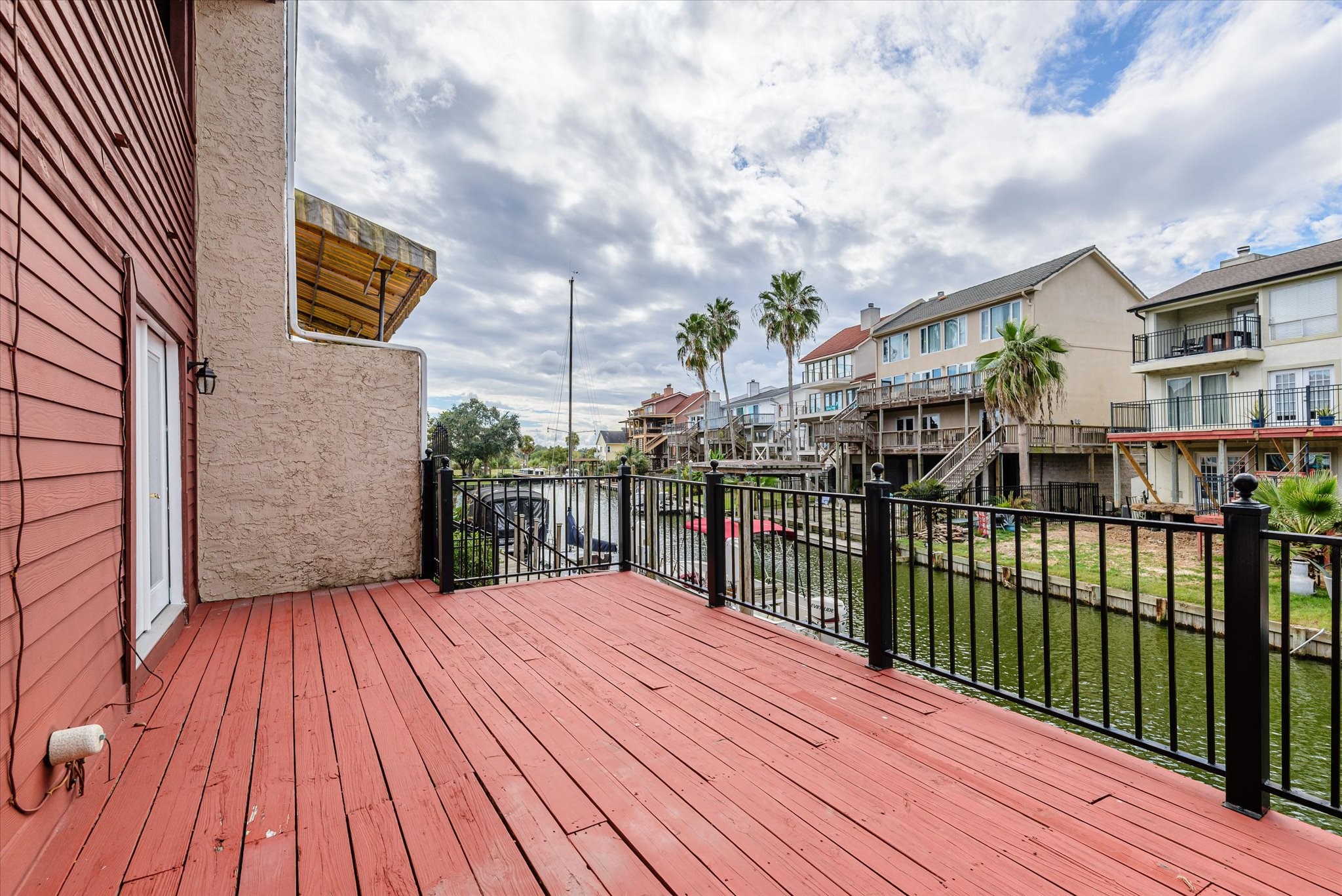 18 Antilles Lane Nassau Bay, TX 77058 - Photo 36 of 44 Balcony off Living Room