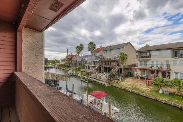 $415,000 | 18 Antilles Lane, Nassau Bay, TX 77058