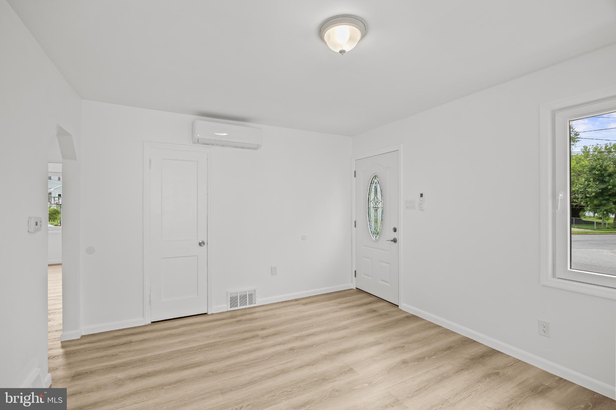 318 Essex Avenue Cherry Hill, NJ 08002 - Photo 3 of 15 Entry way/Family Room