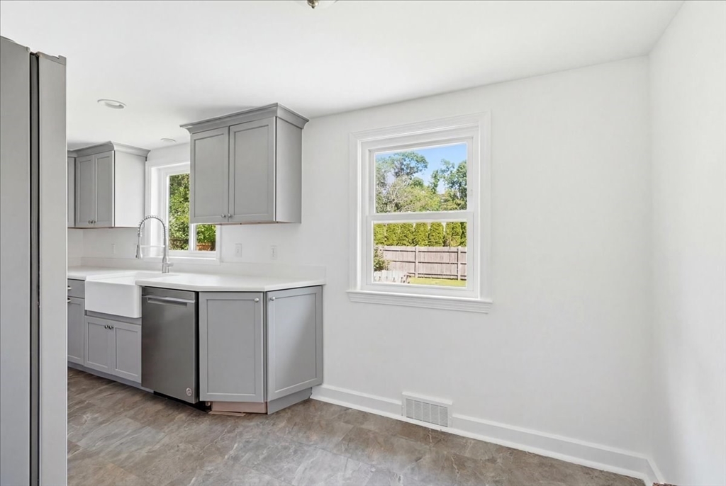 6 Jackson Road Scituate, MA 02066 - Photo 16 of 38