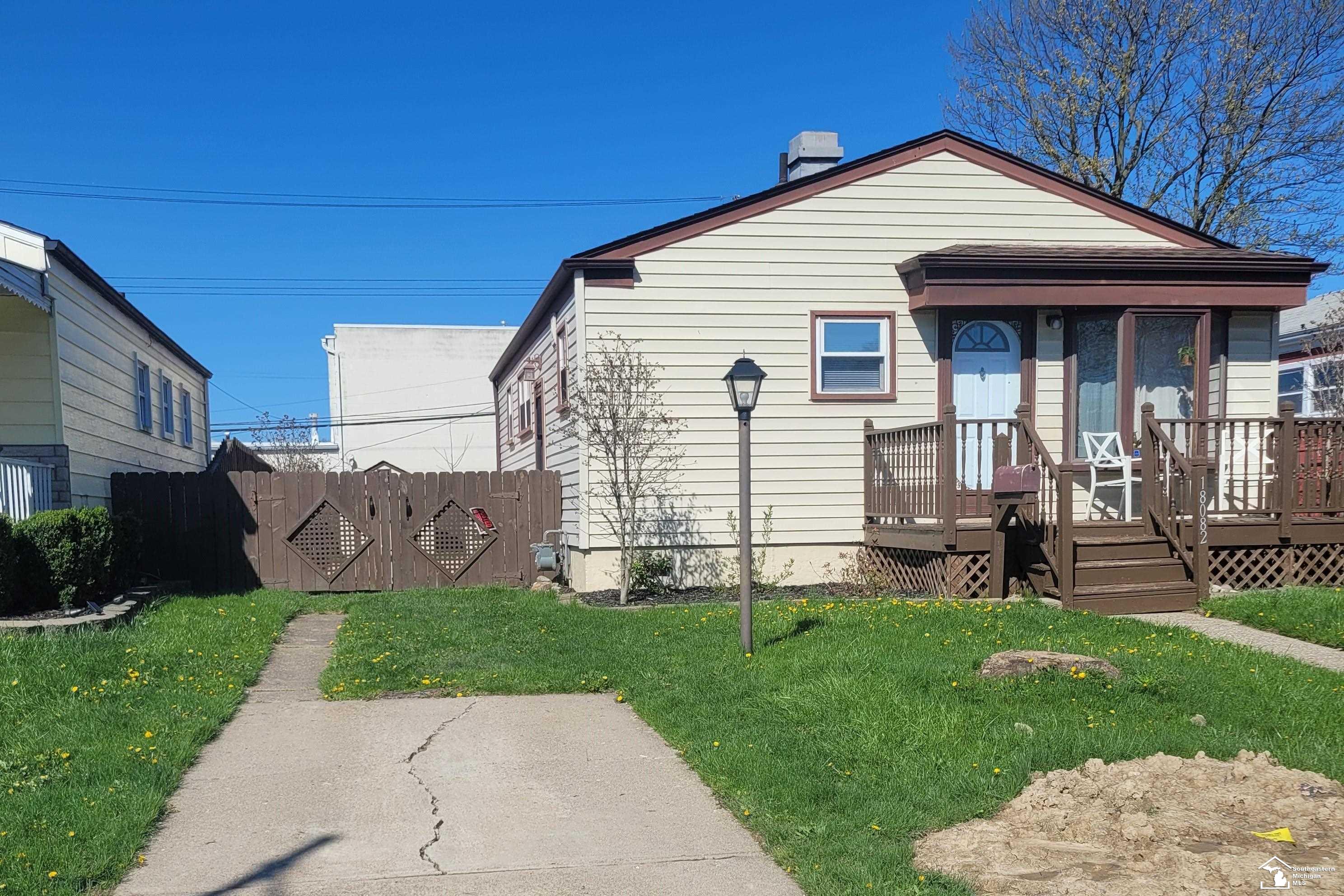 18082 Ray Street Riverview, MI 48193 - Photo 3 of 21