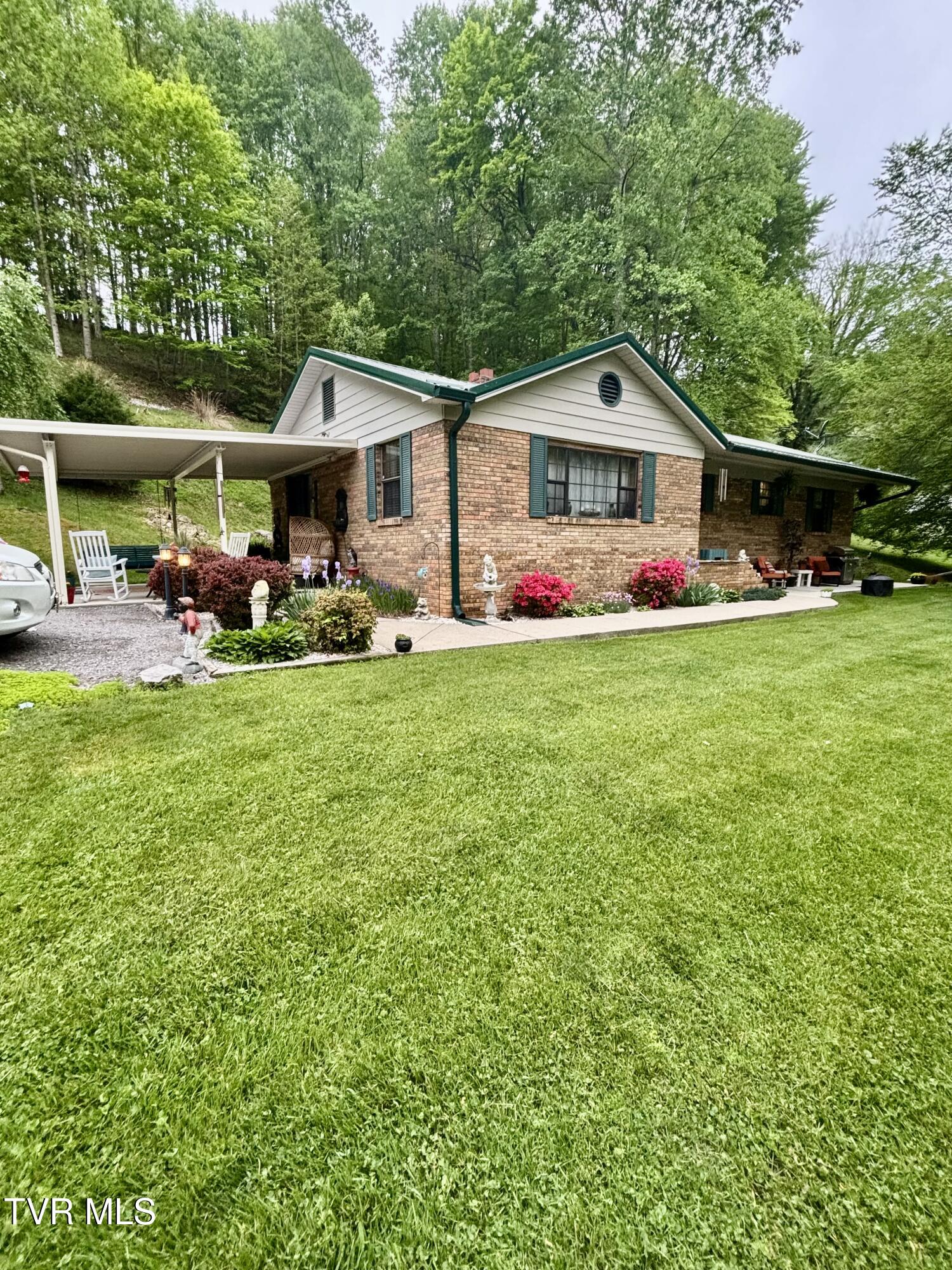 478 Willow Tree Road Ewing, VA 24248 - Photo 2 of 39 IMG_1126