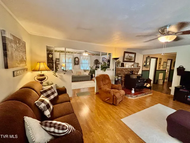 $249,900 | 478 Willow Tree Road, Ewing, VA 24248