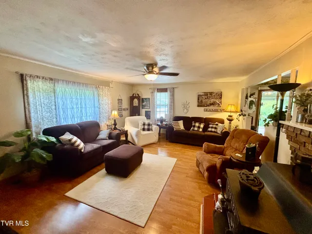 $249,900 | 478 Willow Tree Road, Ewing, VA 24248