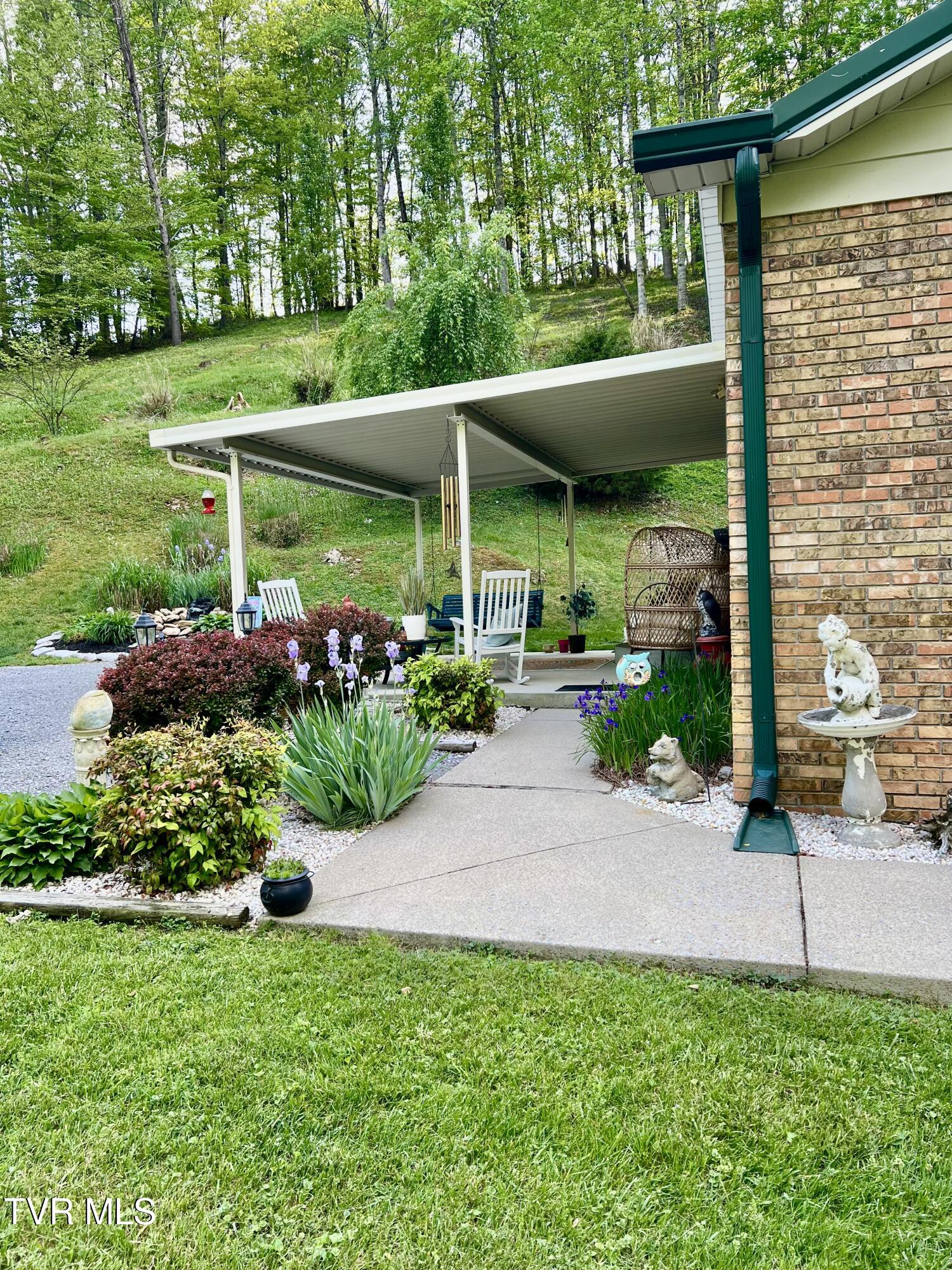478 Willow Tree Road Ewing, VA 24248 - Photo 4 of 39 IMG_6106