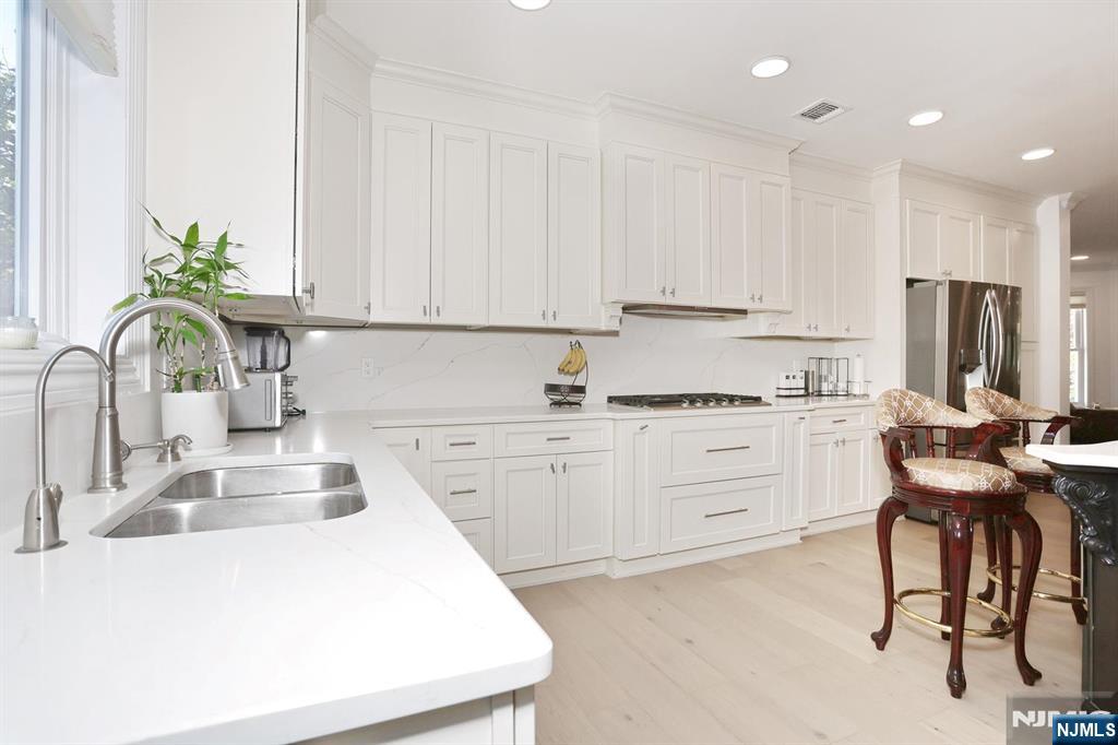 169 Woodward Avenue Rutherford, NJ 07070 - Photo 10 of 32