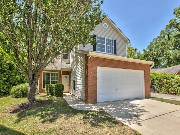 $2,250 | 3208 Castle Court, Tallahassee, FL 32309