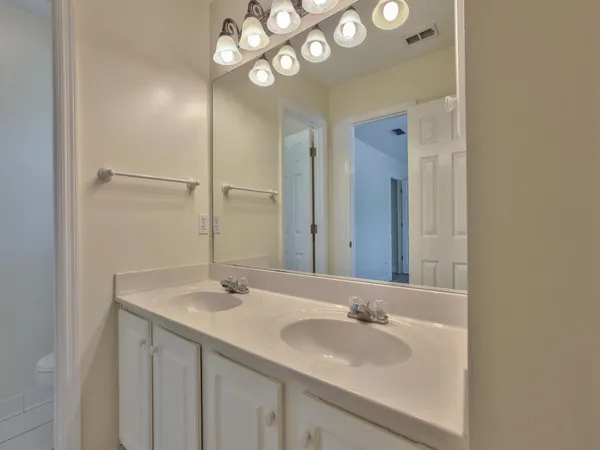 $2,500 | 3208 Castle Court, Tallahassee, FL 32309