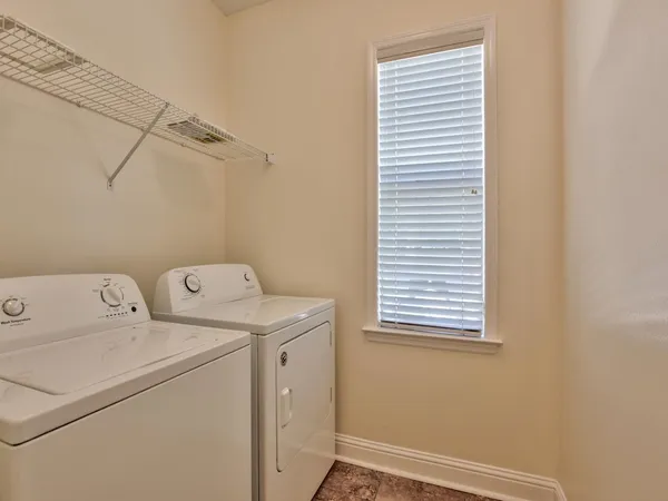 $2,500 | 3208 Castle Court, Tallahassee, FL 32309