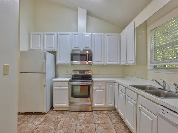 $2,250 | 3208 Castle Court, Tallahassee, FL 32309