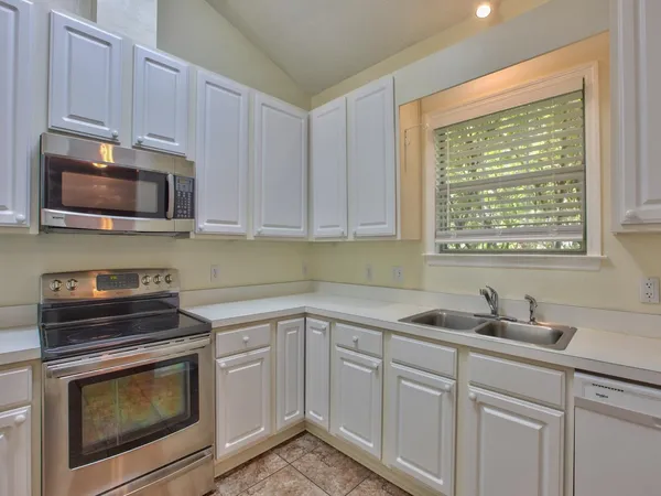$2,250 | 3208 Castle Court, Tallahassee, FL 32309