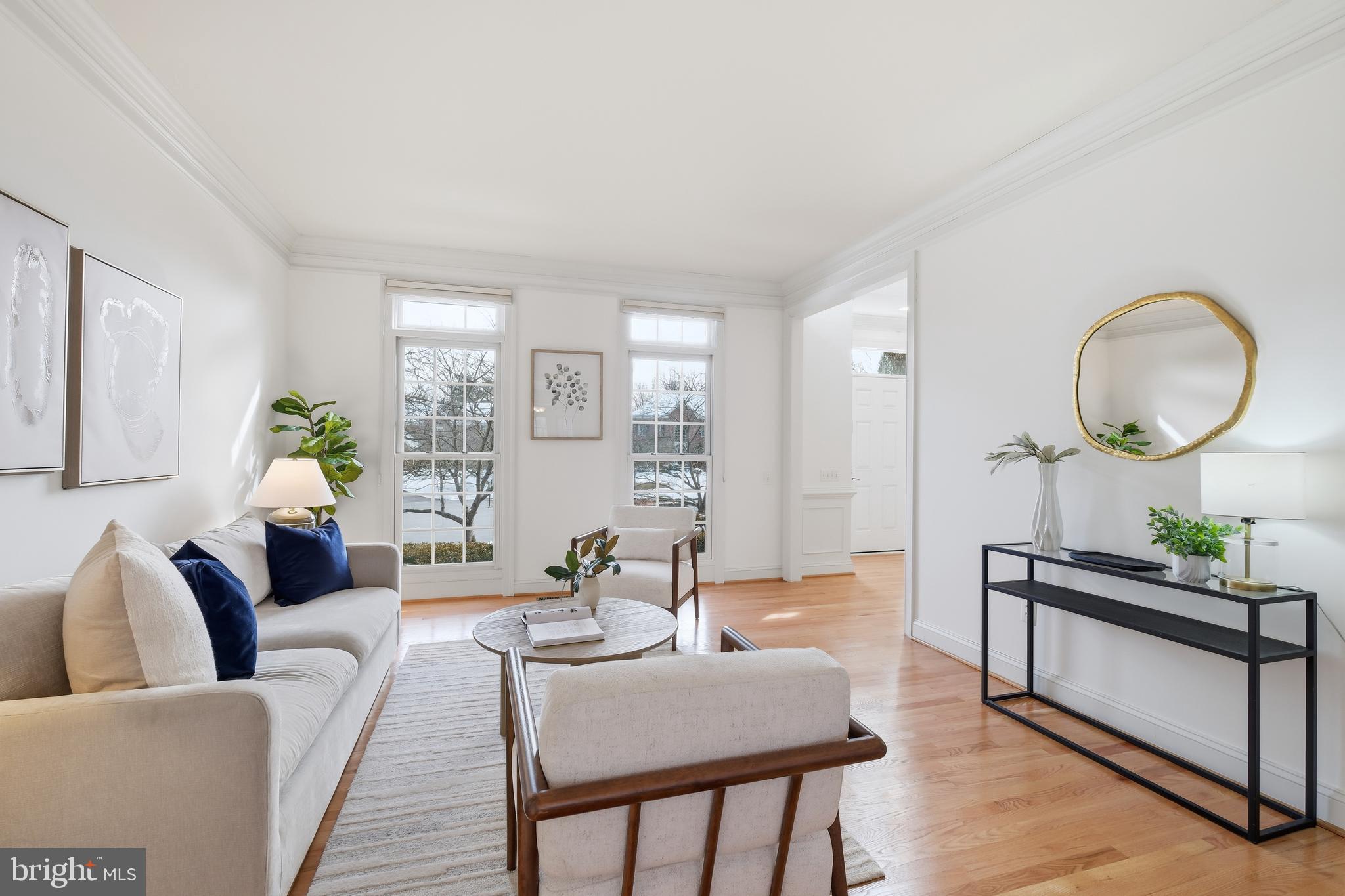 10405 Sandringham Court Potomac, MD 20854 - Photo 17 of 85 a living room with furniture