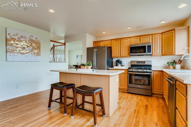 461 Talus Road Monument, CO 80132 - Photo 8 of 40 Large kitchen with island and gas stove!