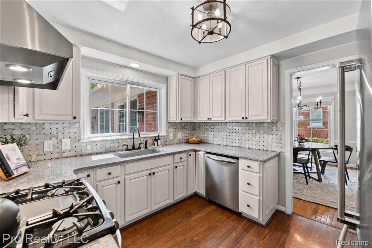 429 Roland Road Grosse Pointe, MI 48236 - Photo 12 of 34