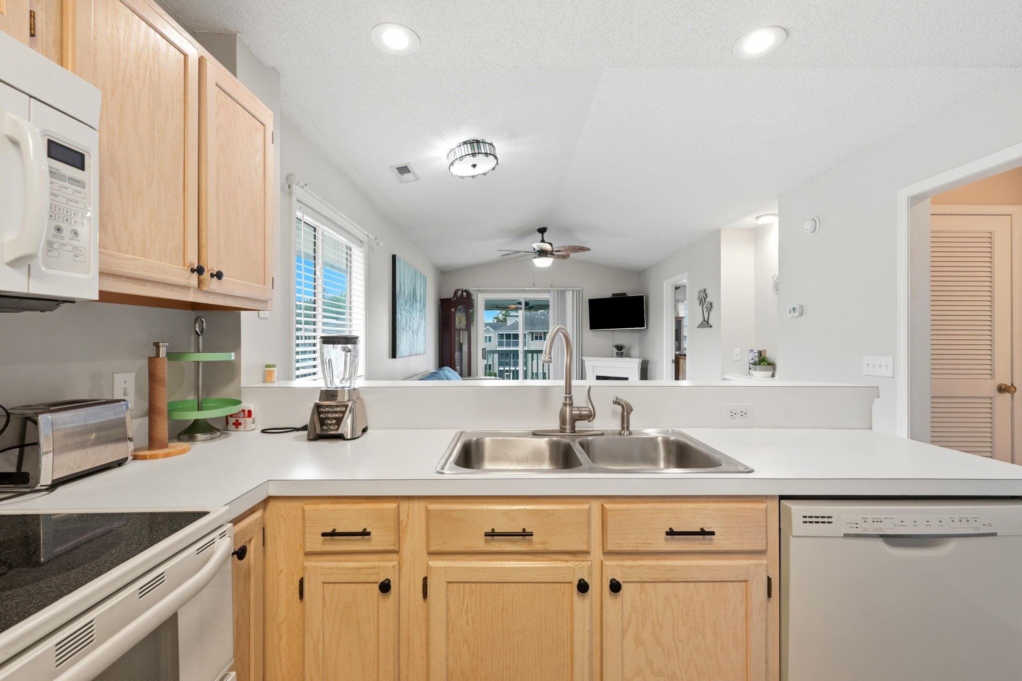 208 Landing Road, Unit G North Myrtle Beach, SC 29582 - Photo 14 of 40 Gallery Image 14