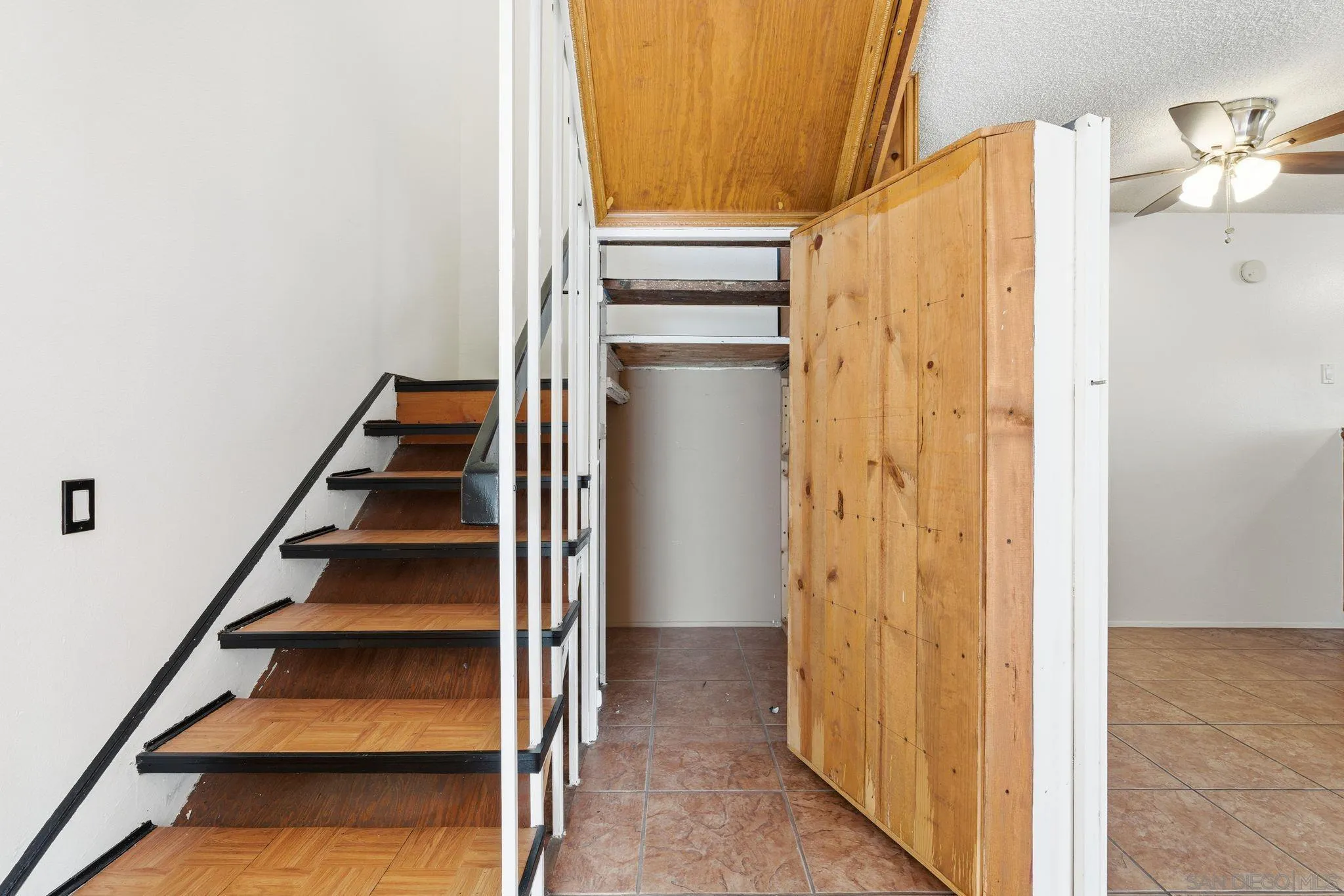 262 Rancho Drive, Unit C Chula Vista, CA 91911 - Photo 12 of 29 a view of a hallway with wooden floor and entryway