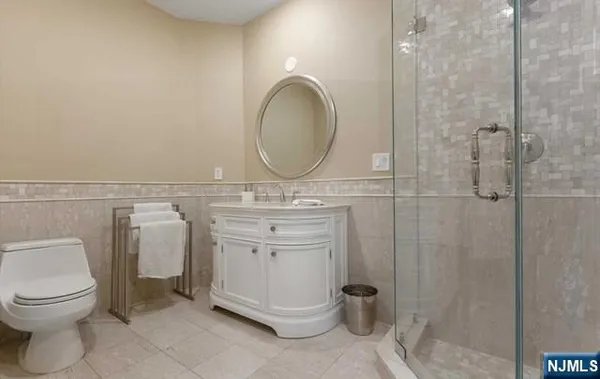 a view of livingroom with furniture