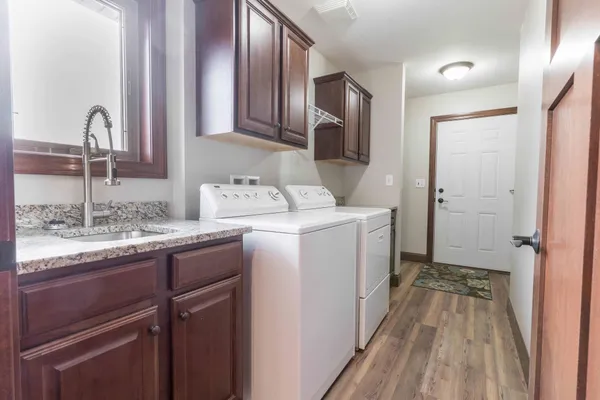 $699,000 | 6432 Botzet Road Northeast, Nelson, MN 56355