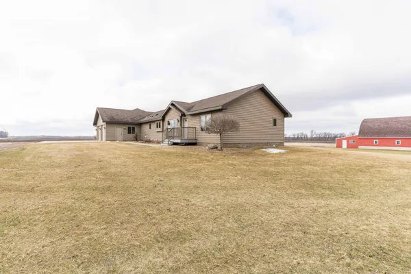 $699,000 | 6432 Botzet Road Northeast, Nelson, MN 56355