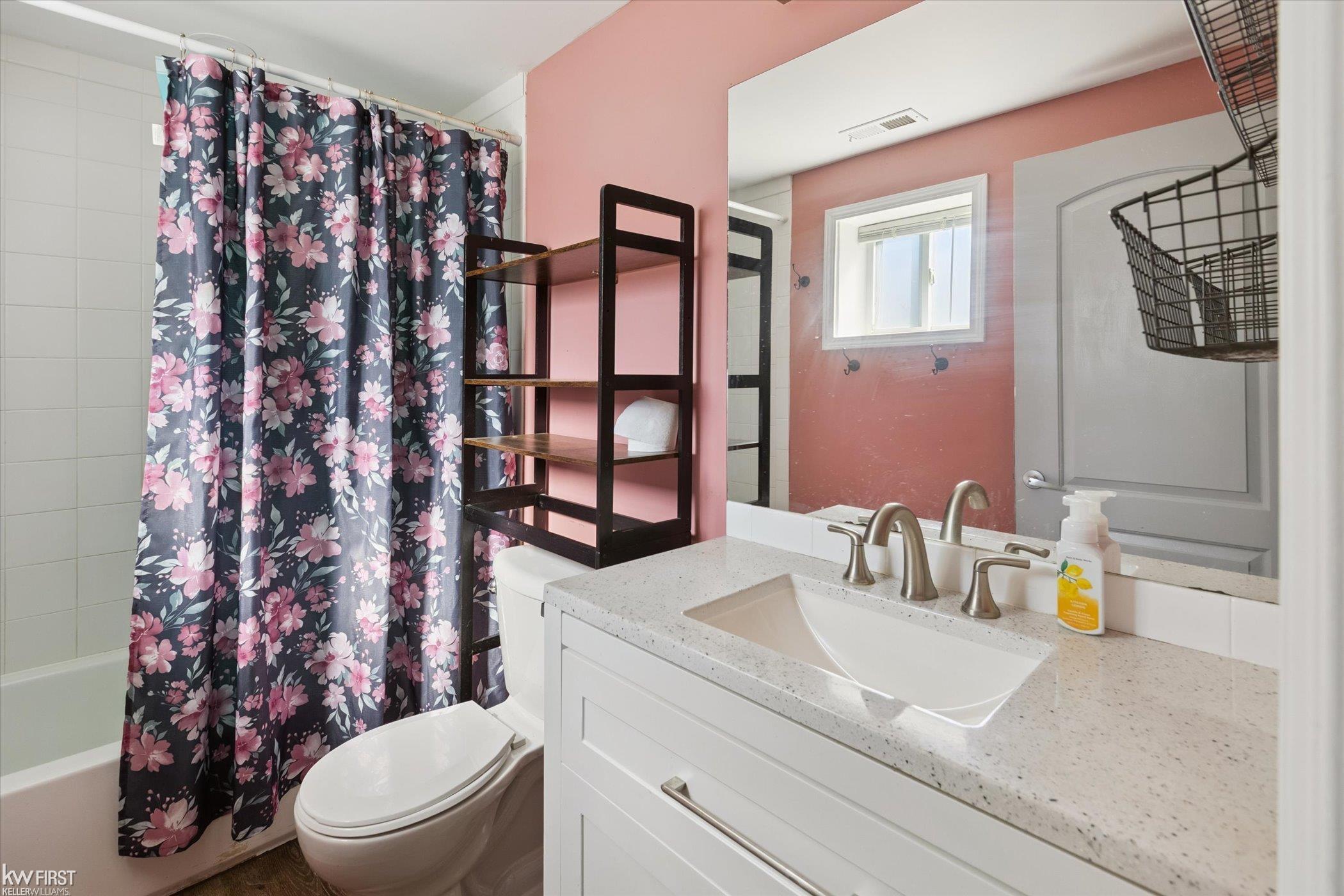 1147 Rinn Street Burton, MI 48509 - Photo 16 of 24 50190687-a2964c4a-5bdb-469c-8894-76700efede0e.JPG