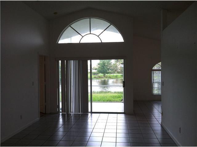 1743 Barnstable Road Wellington, FL 33414 - Photo 3 of 20 Livinroom2