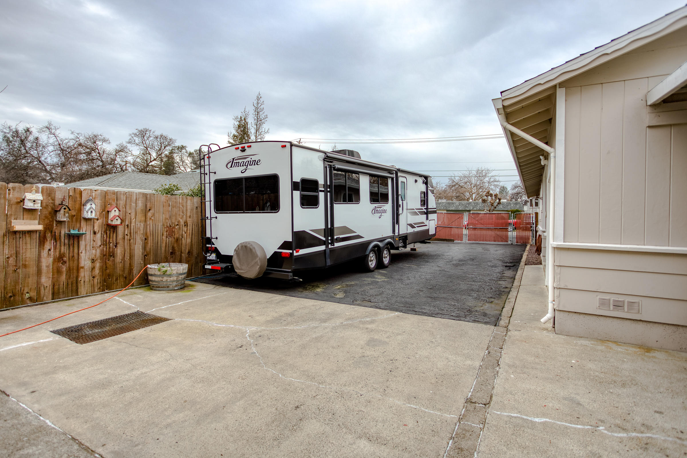 2851 Irwin Road Redding, CA 96002 - Photo 26 of 28 a view of a car in the back of a building