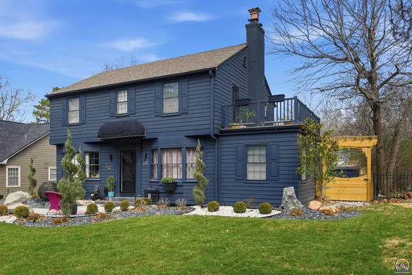 $380,000 | 3640 Southwest York Way, Topeka, KS 66604