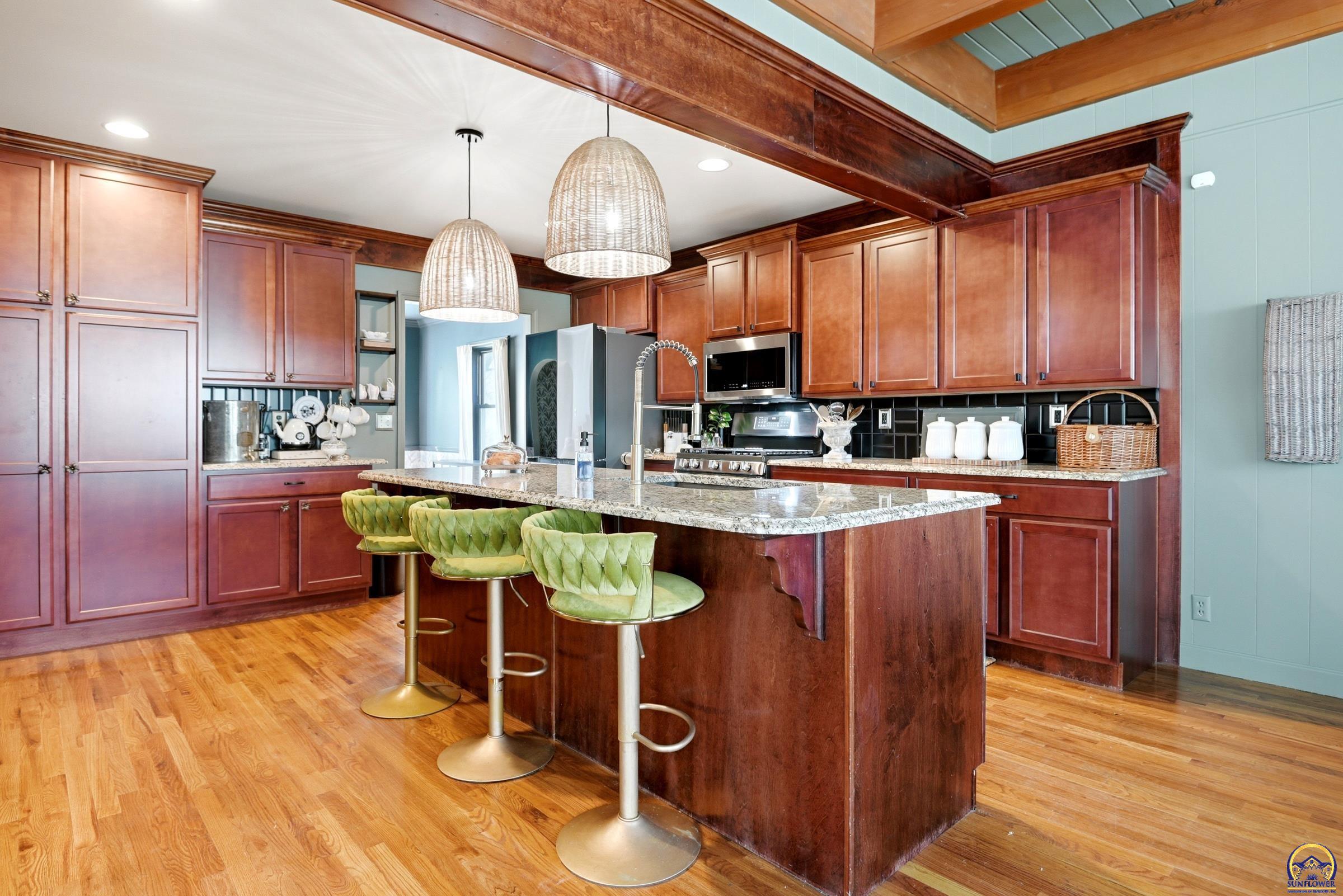 3640 Southwest York Way Topeka, KS 66604 - Photo 14 of 62