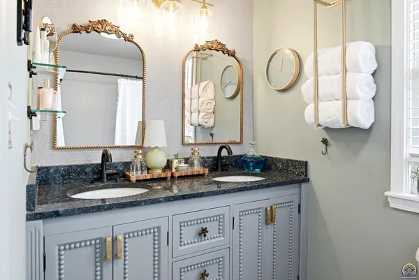 $380,000 | 3640 Southwest York Way, Topeka, KS 66604