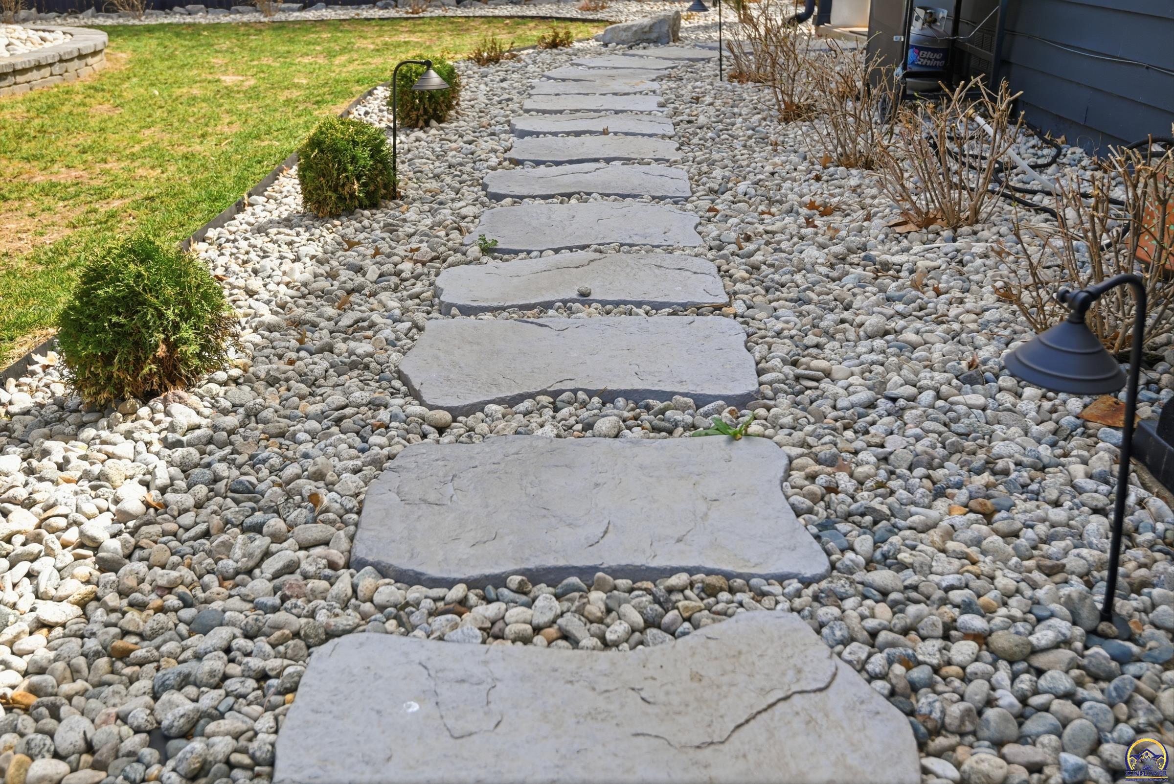 3640 Southwest York Way Topeka, KS 66604 - Photo 37 of 62