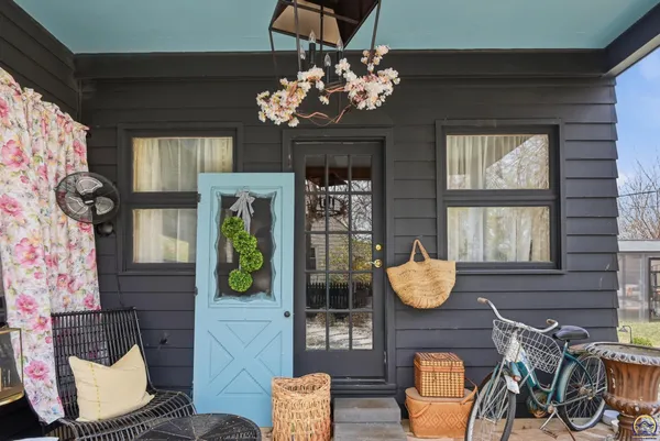 $380,000 | 3640 Southwest York Way, Topeka, KS 66604