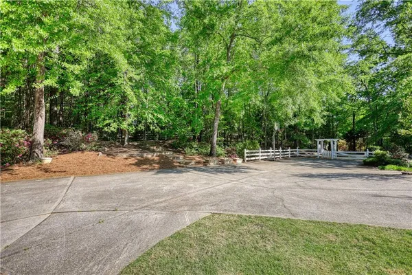 $990,000 | 393 Edwards Road, Oxford, GA 30054